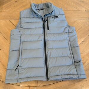 The North Face Men's Light Grey Down Puffer Vest Medium 550